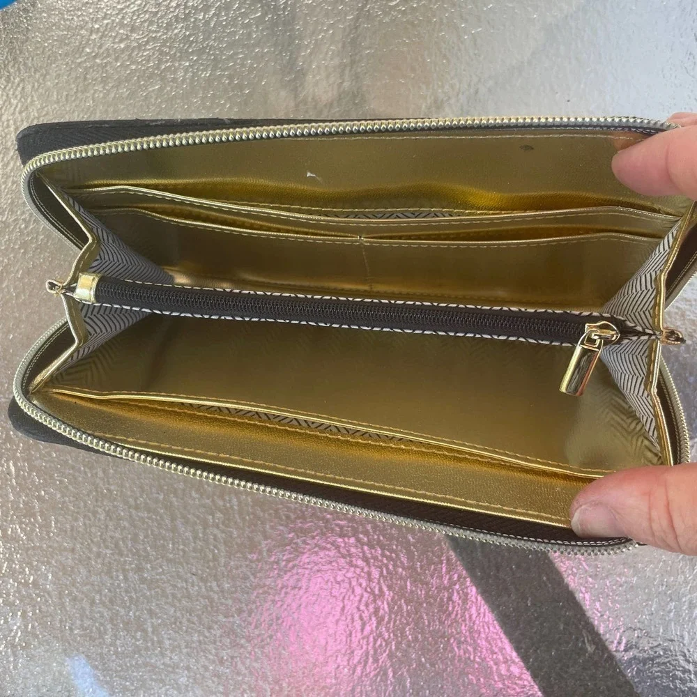 Steve Madden Black Leather Full Size Zip-Around  Wallet